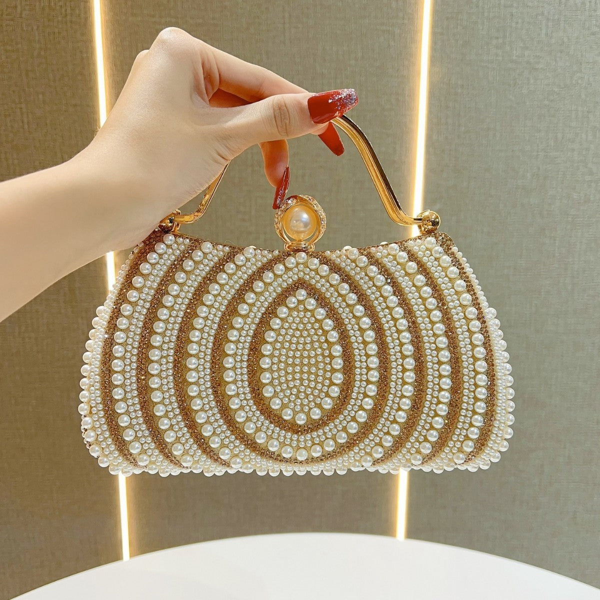 Women's Pearl Diamond Shoulder Handbag.