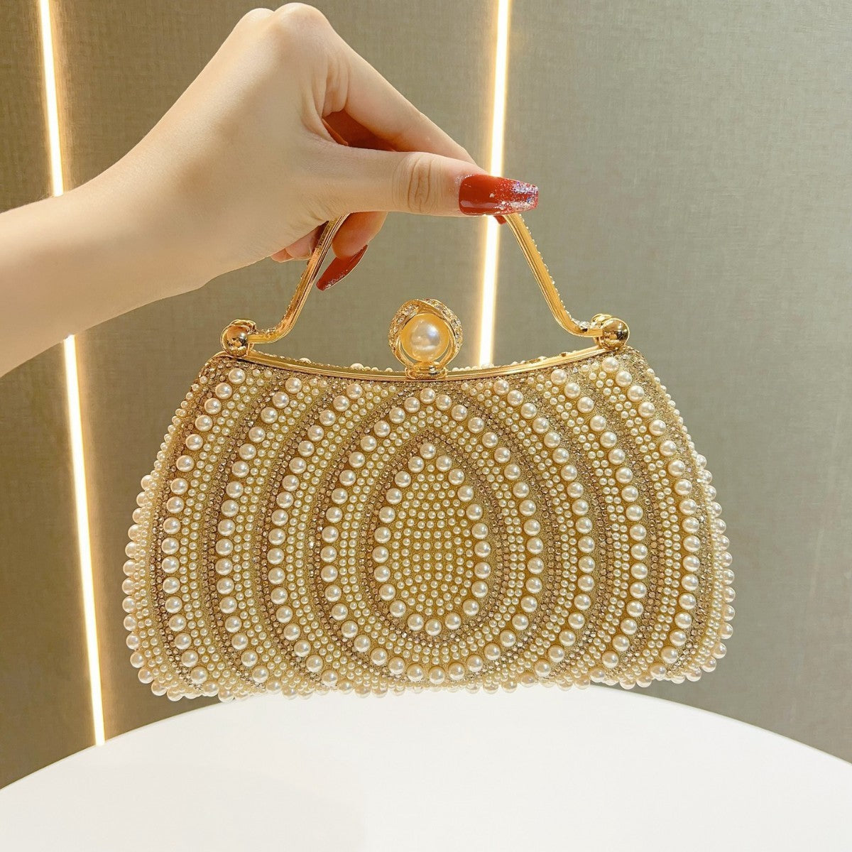 Women's Pearl Diamond Shoulder Handbag.
