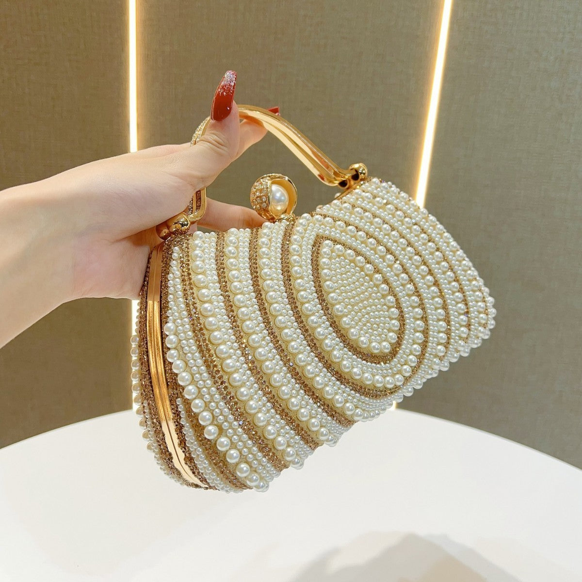 Women's Pearl Diamond Shoulder Handbag.