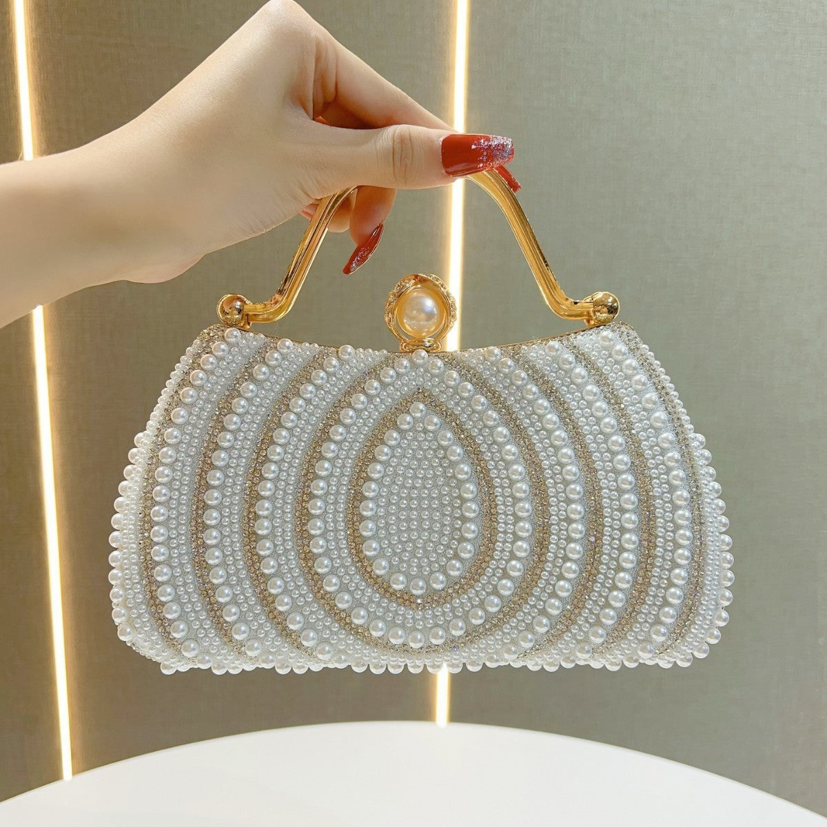 Women's Pearl Diamond Shoulder Handbag.
